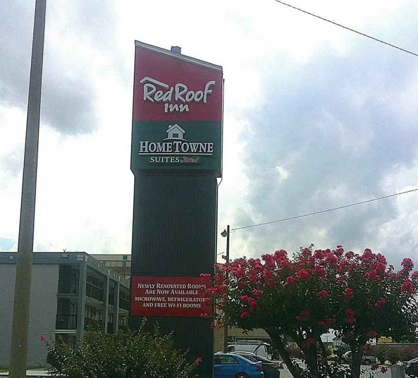 HomeTowne Studios by Red Roof Richmond - Airport/Sandston