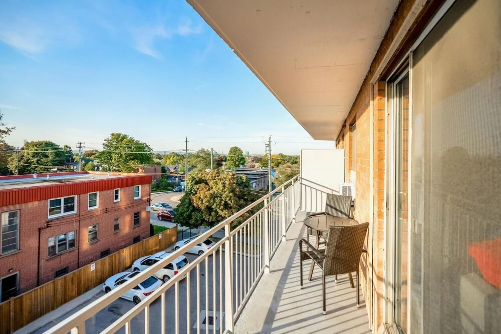 1BR Apt w Netflix Balcony - Near DT Hamilton