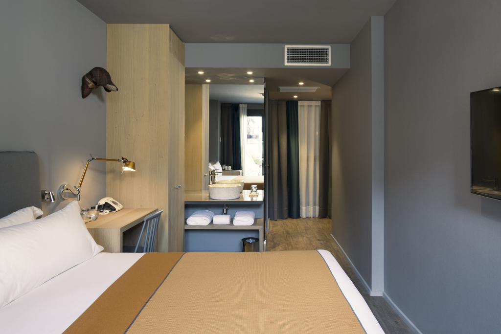 Yurbban Trafalgar Hotel picture