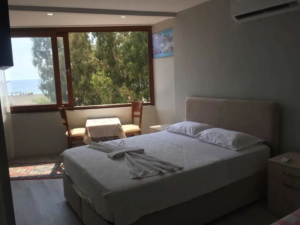 Deluxe Double room with balcony and with sea view (full double bed)