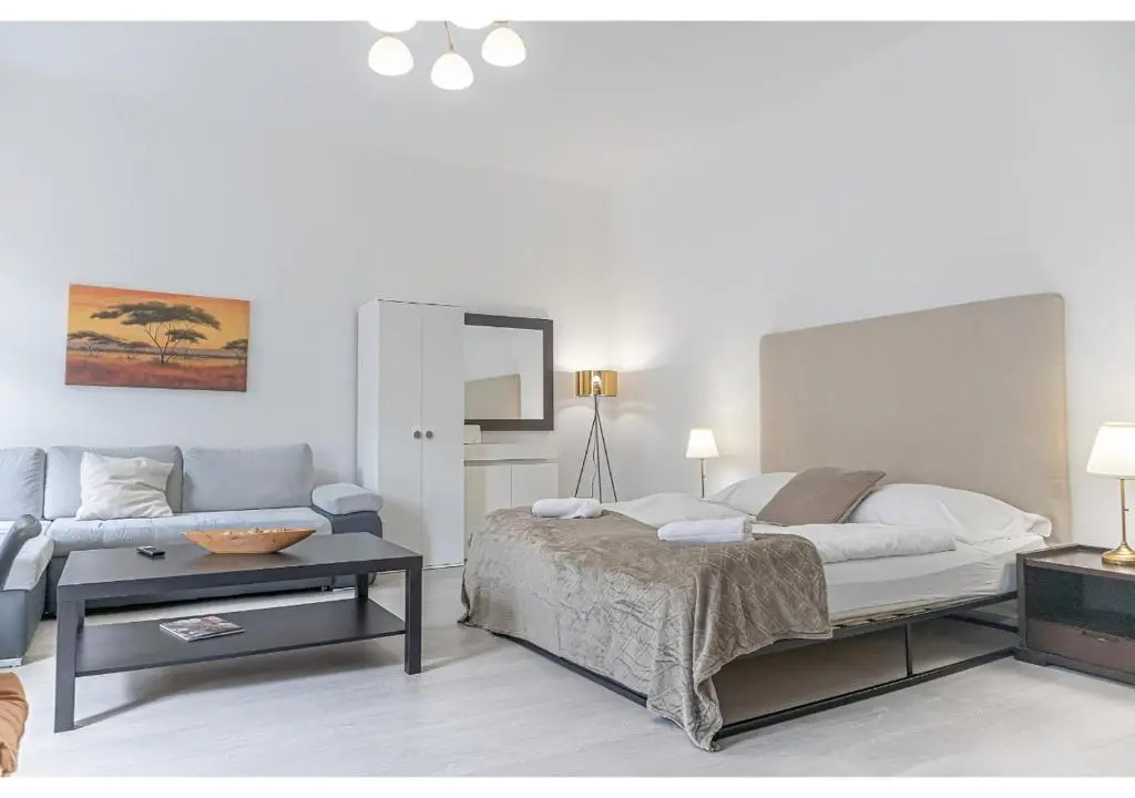 2 Pleasant Flats - Perfect for Long Stays