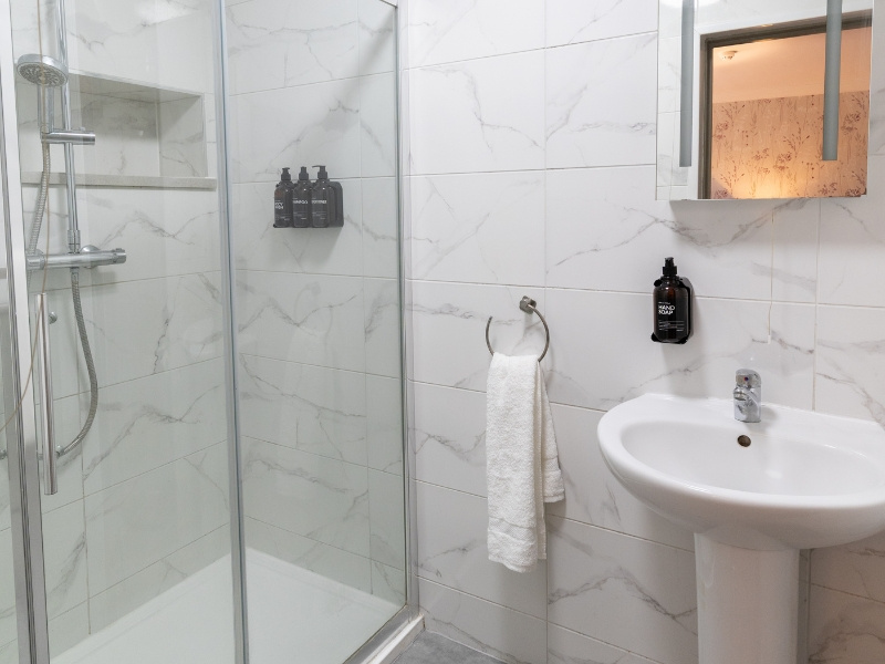 Uno Hotel Heathrow Windsor Room Type - Standard Double room (full double bed)