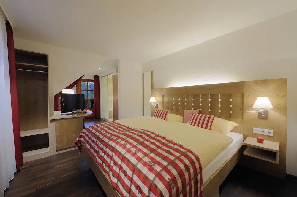 Standard Double room with balcony (full double bed)
