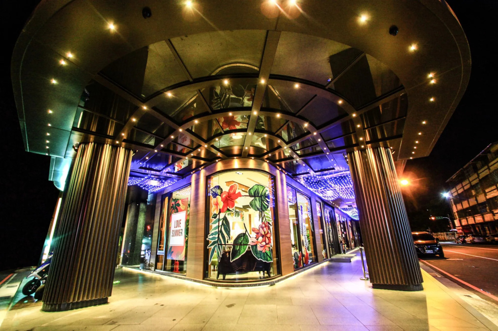 GoGo Hotel