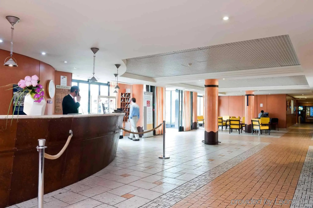 Lobby & Reception