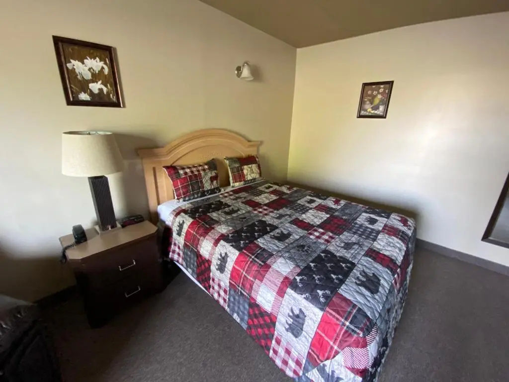 Deluxe Double room (full double bed)