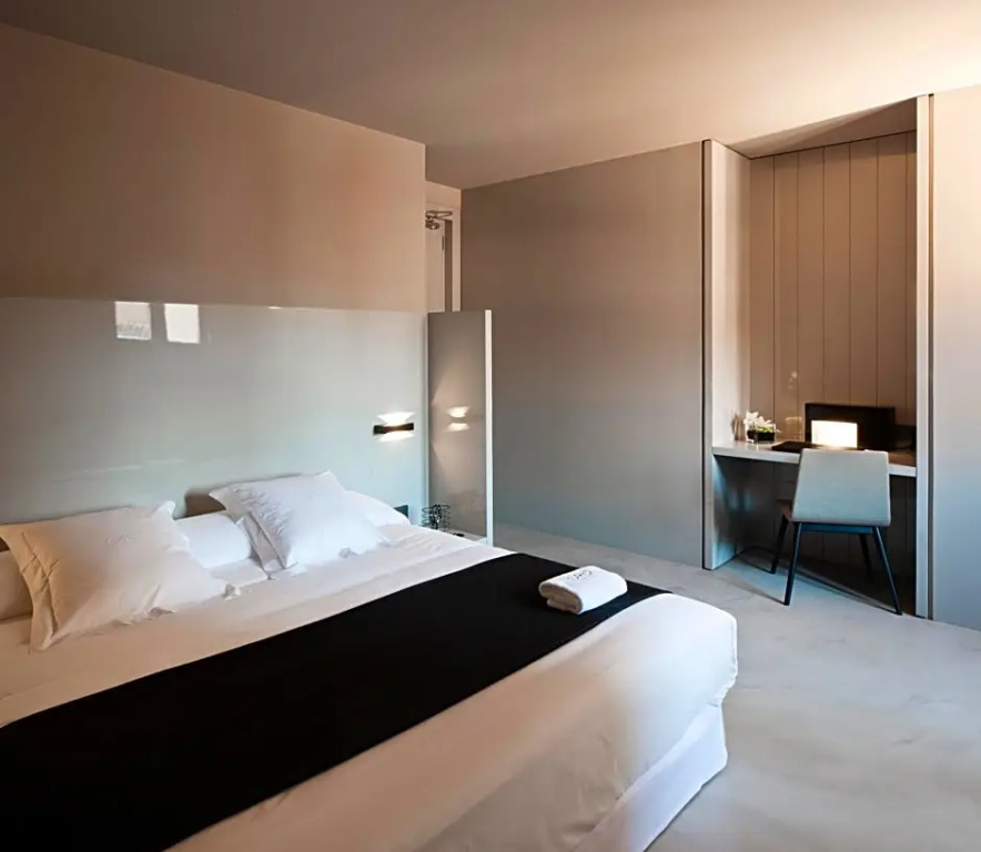 Superior Double room (full double bed)