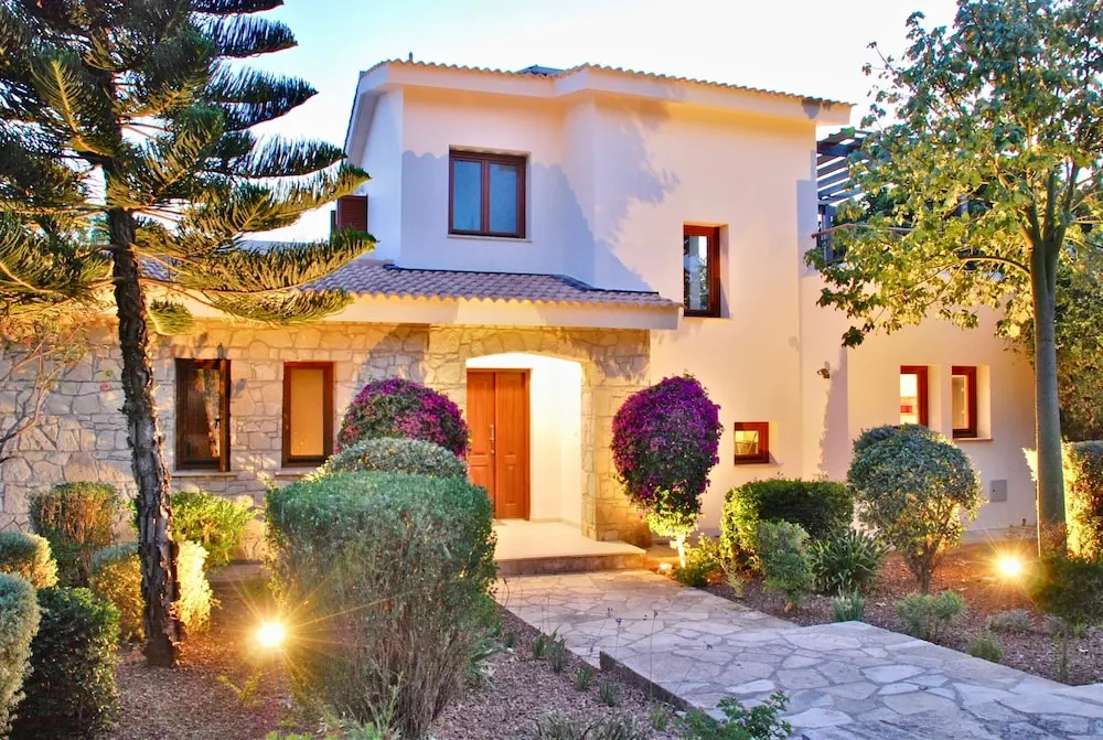 3 bedroom Villa Pera 12 with 10x5m private pool, within walking distance to resort village square, resort facilities, Aphrodite Hills