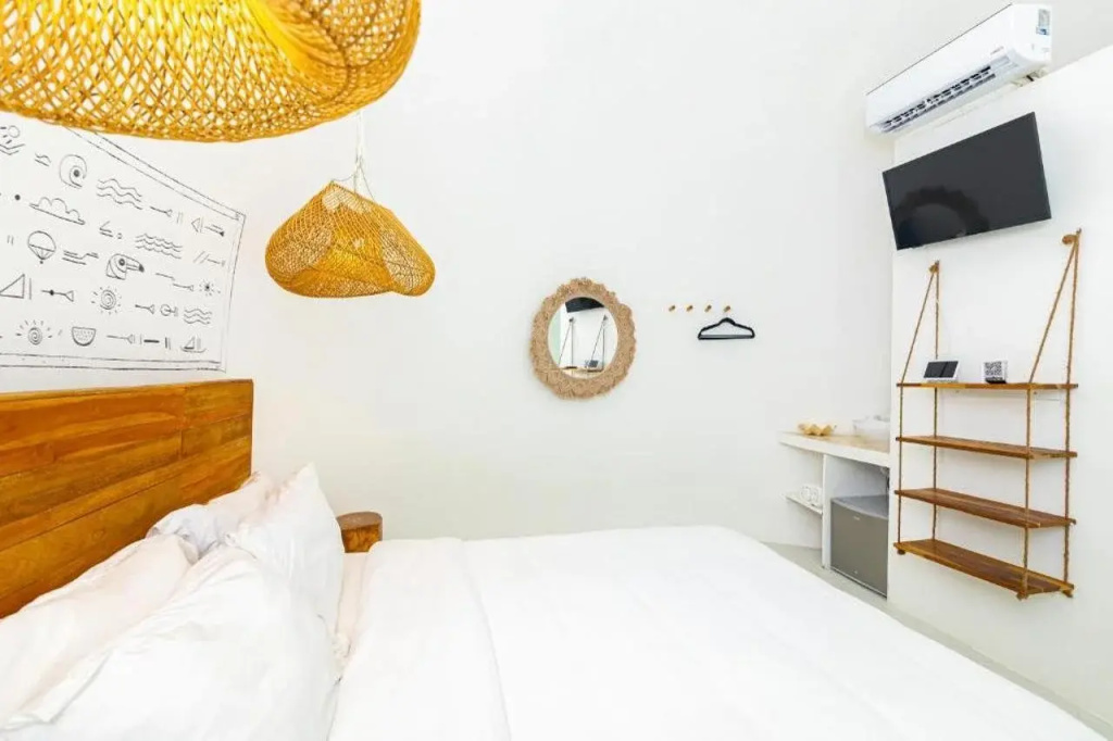 Igloo Beach Lodge
