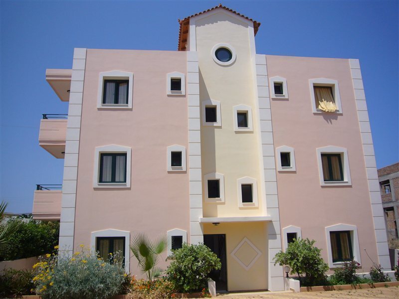 Pella Apartments