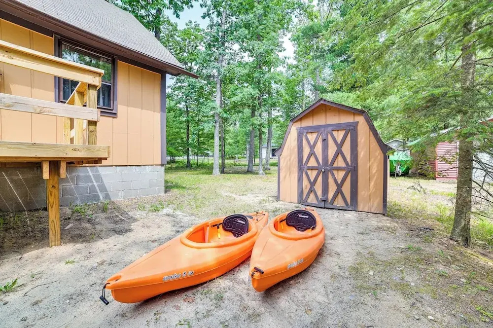 Family Roscommon Home - 3 Mi to Higgins Lake