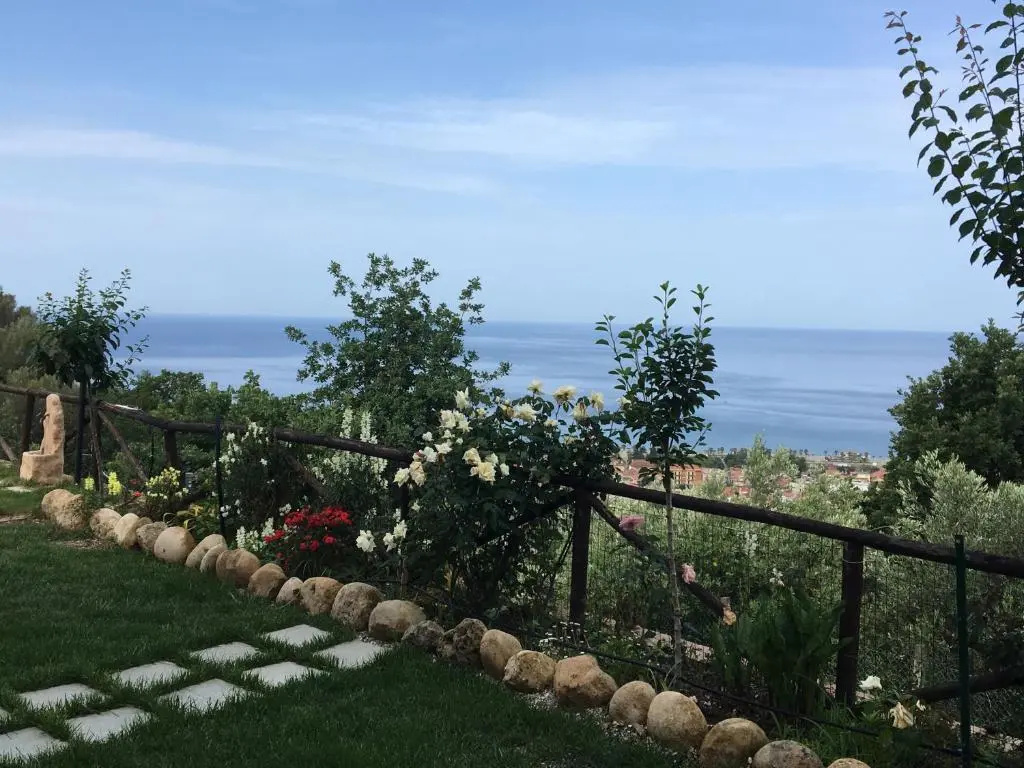 Standard Triple room with sea view