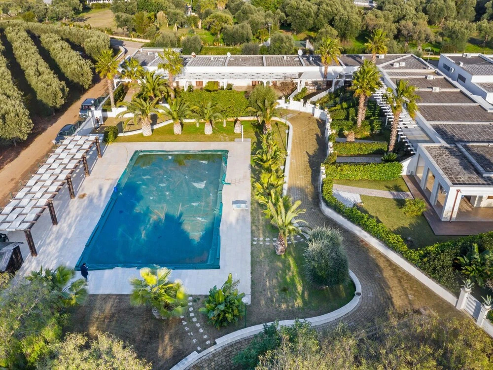 Alluring Villa in Ostuni With Swimming Pool