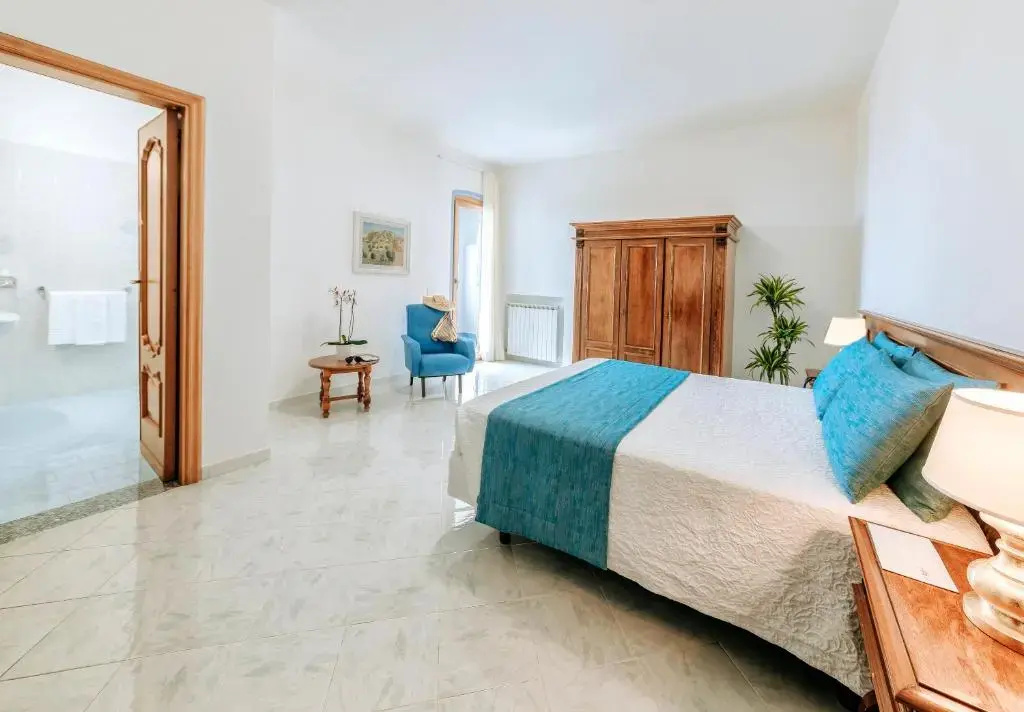 Double room with sea view (full double bed)