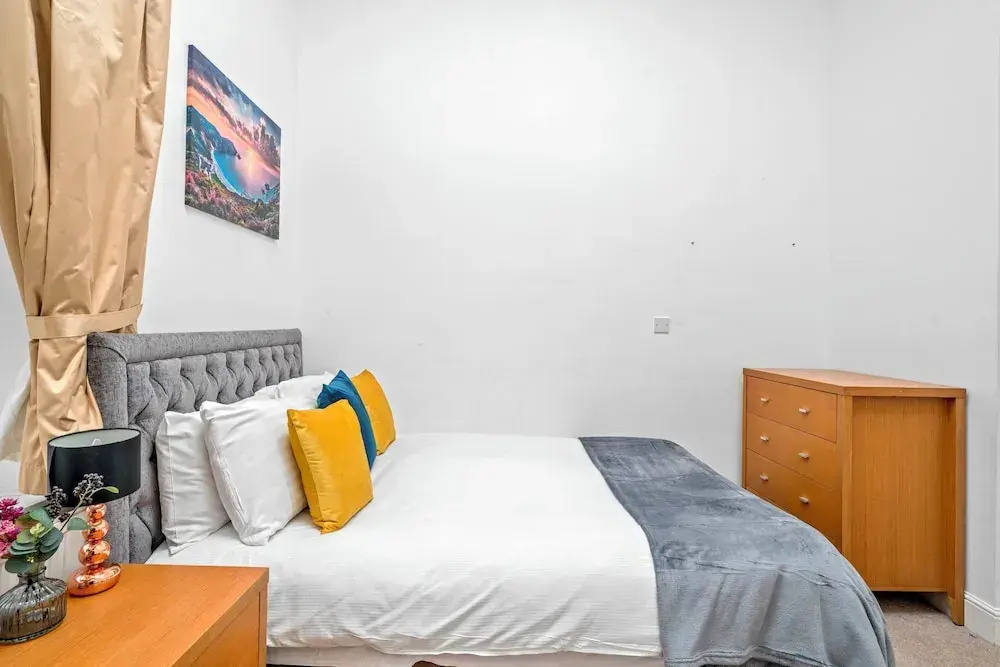 Elegant 2bed by 02 Arena, Airport with Fast Wi-Fi and Parking