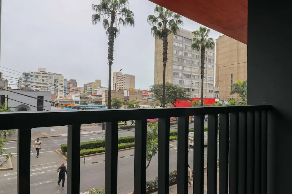 w Graceful 1BR w/ Perfect Balcony in Miraflores
