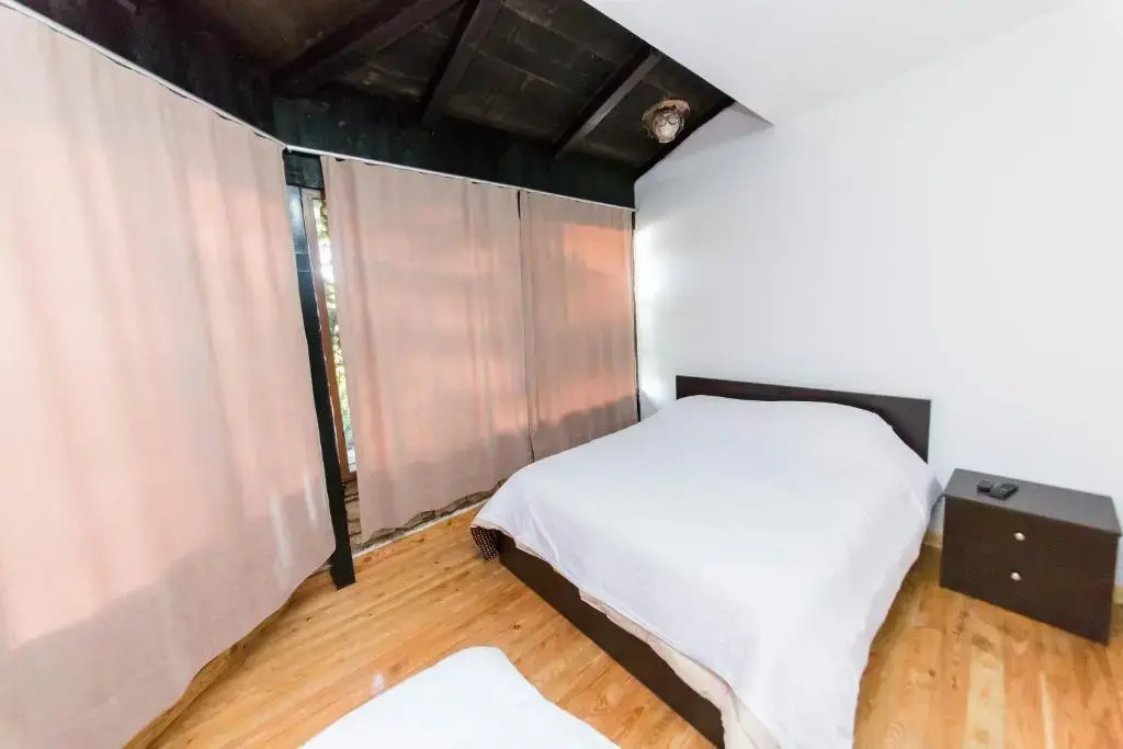 Economy room