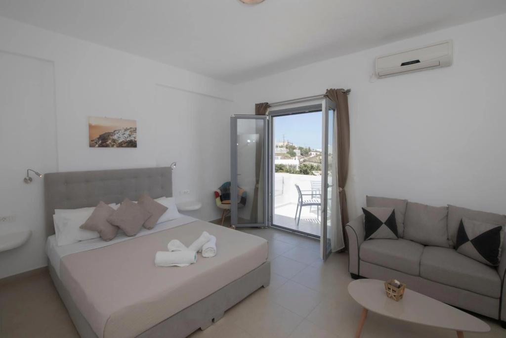 Thira's Dolphin — 3