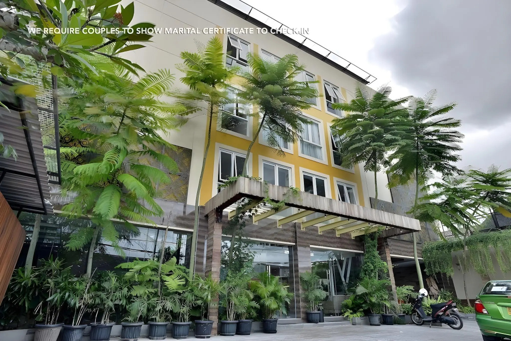 Zen Rooms Ambarukmo Plaza Syariah in Sleman