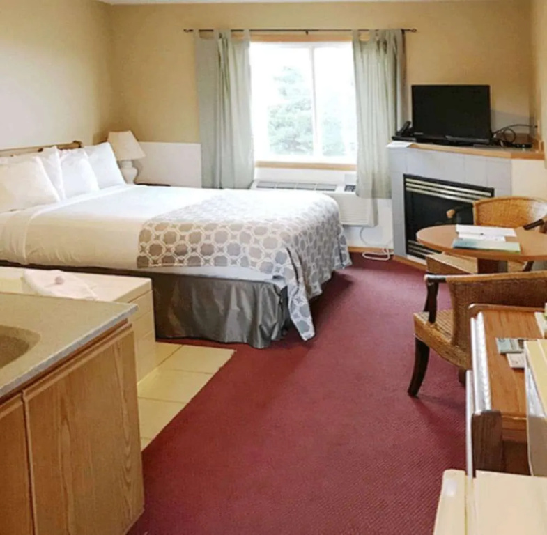 Hillcrest Inn — 5
