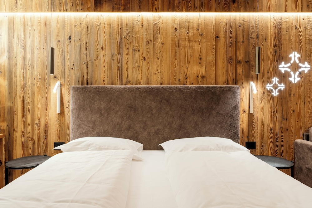 Premium Double room with mountain view (full double bed) (bed type is subject to availability)