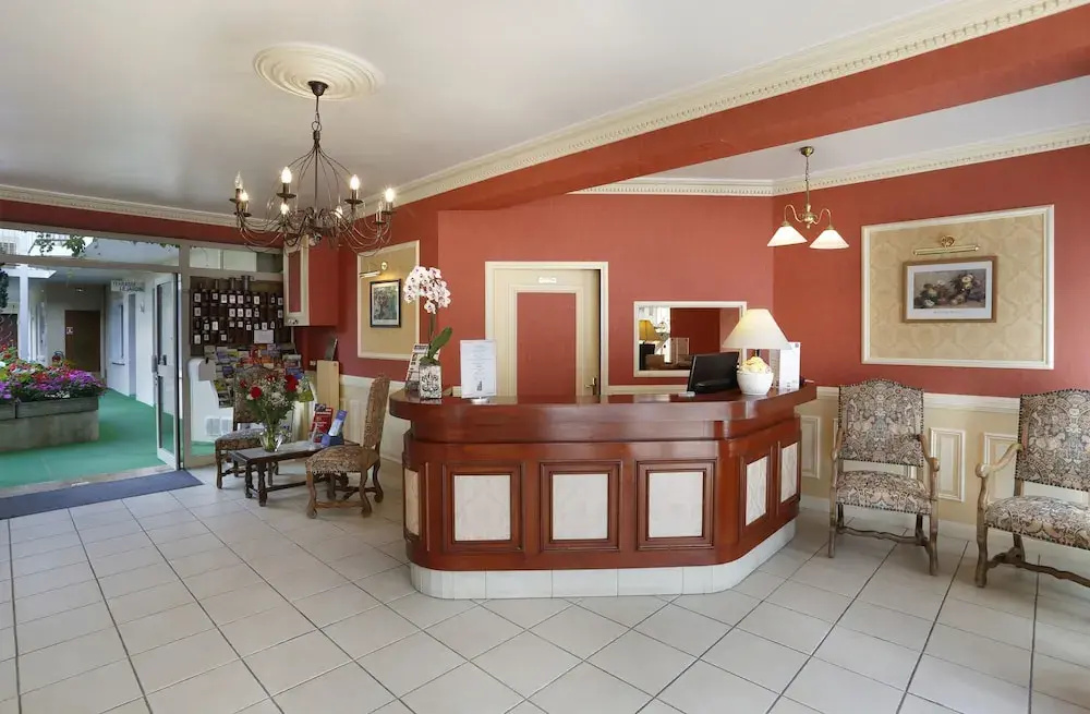 Lobby & Reception