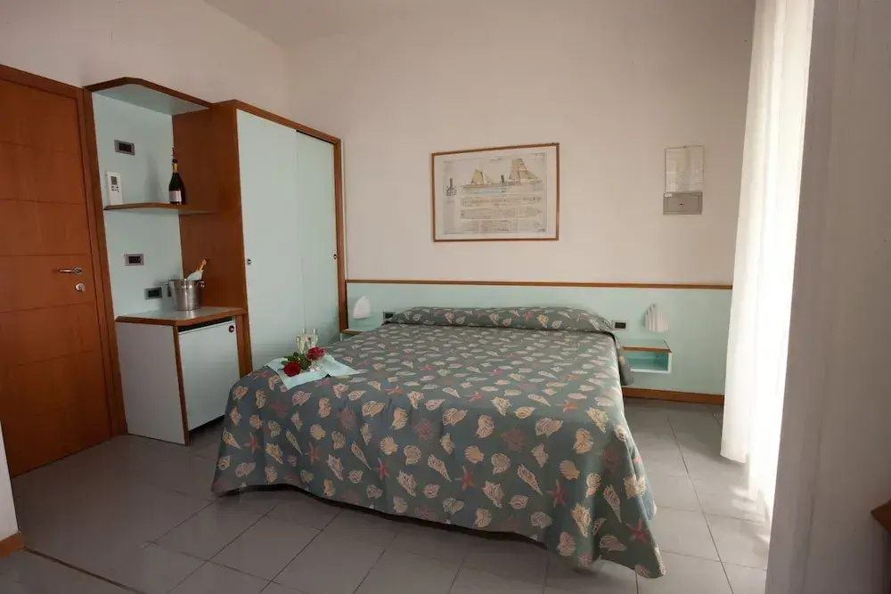Classic Double room with balcony (full double bed)