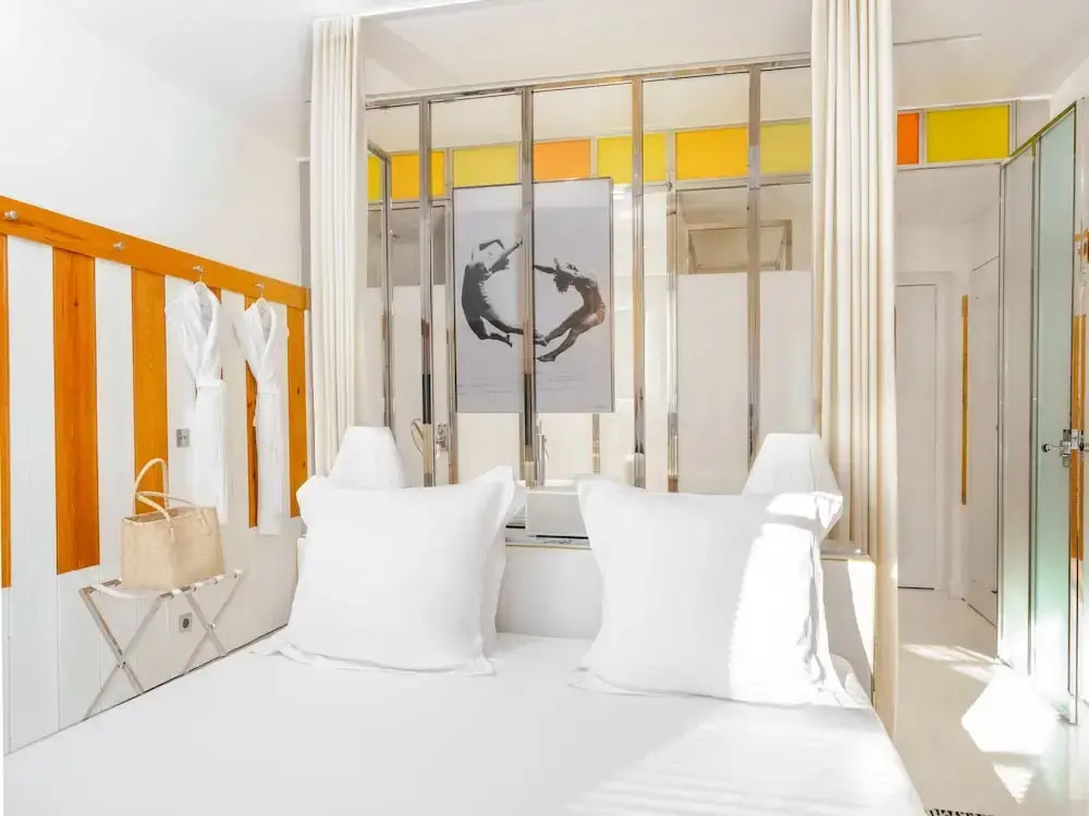 Deluxe Double room (full double bed)
