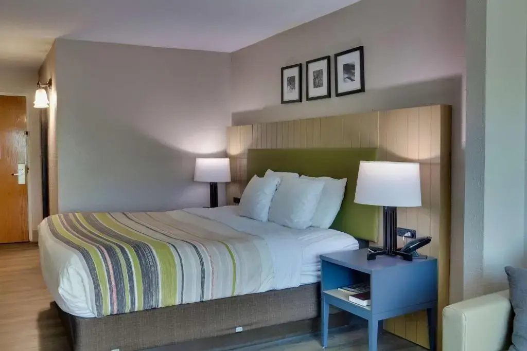 Double Suite (full double bed)