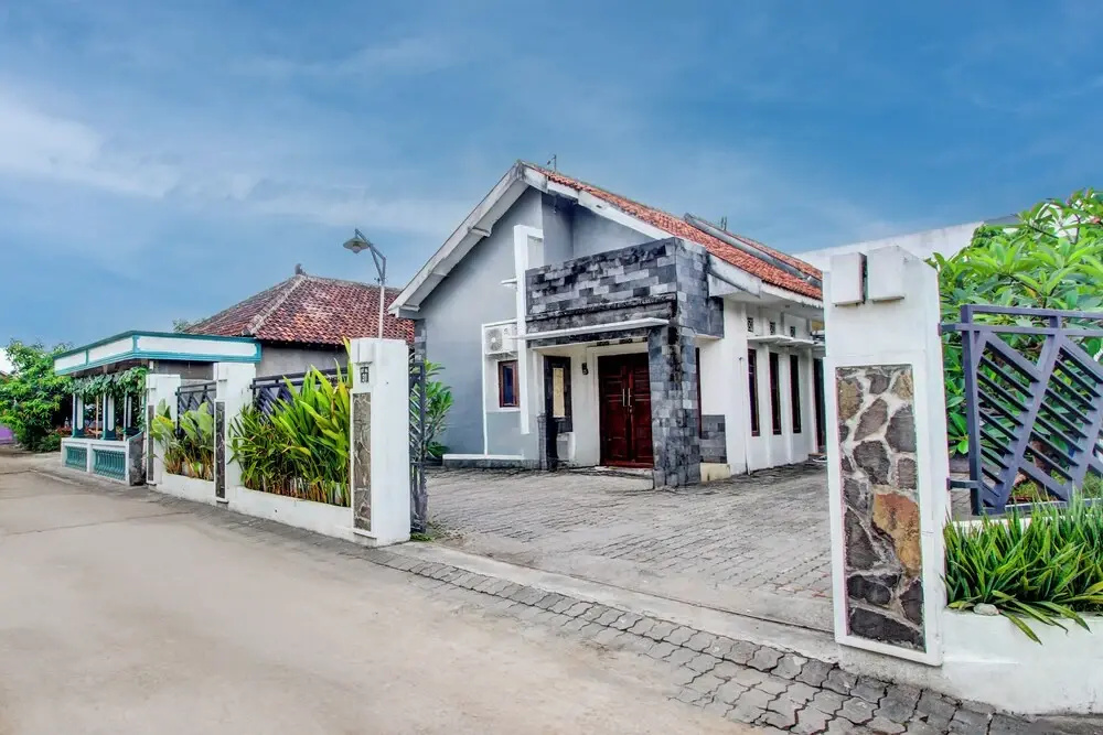 OYO 94851 Watulumpang 1 Guest House