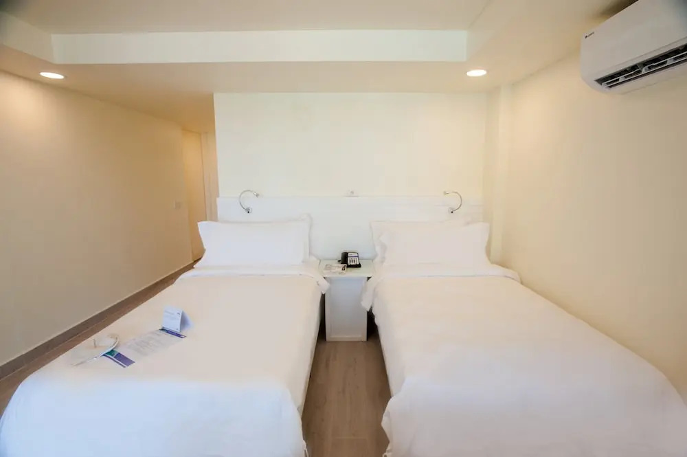 Holiday Inn Resort Kandooma Maldives