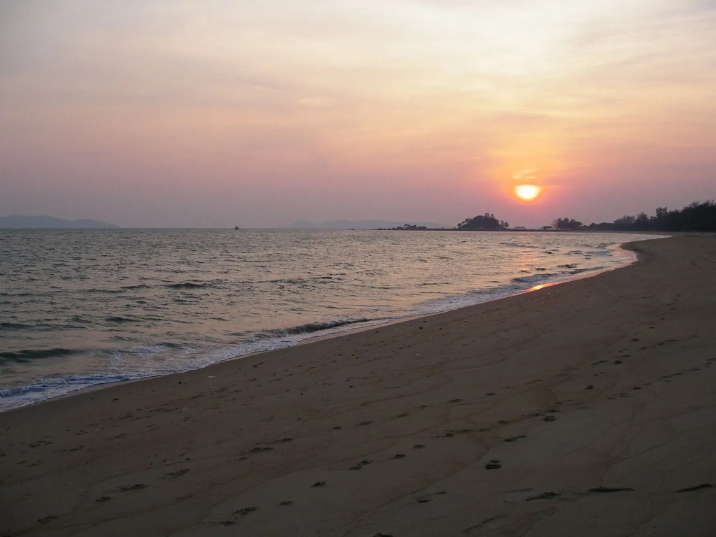 Beach & Waterfront