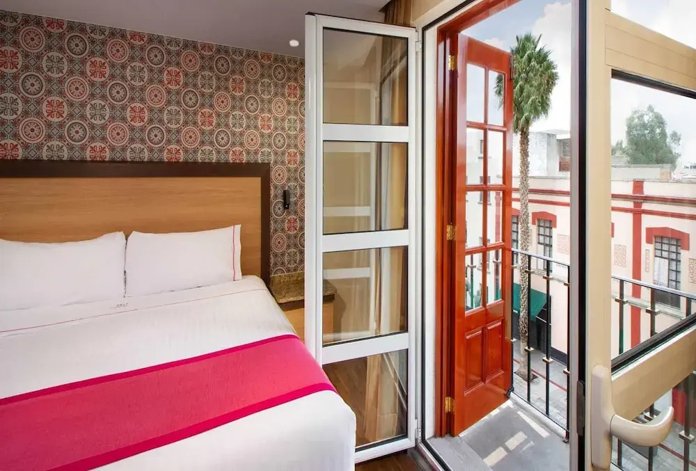 Standard Double room with balcony (full double bed)