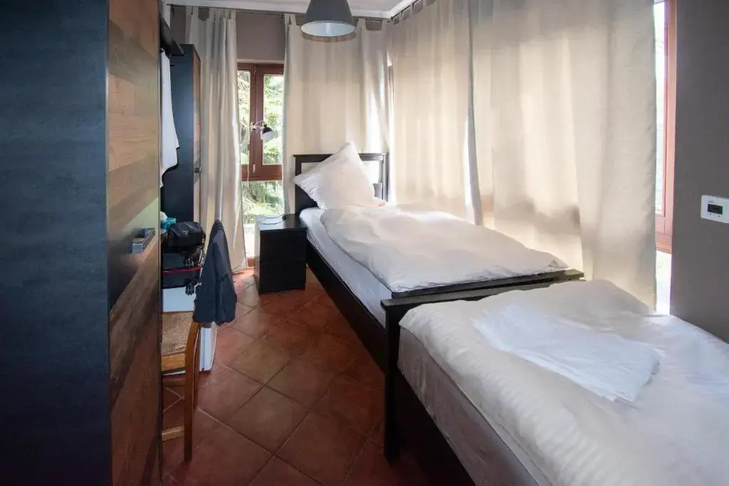 Standard Double room with balcony (full double bed)