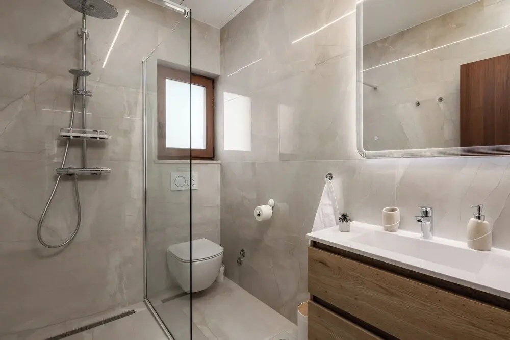 5 Bedrooms Family Villa