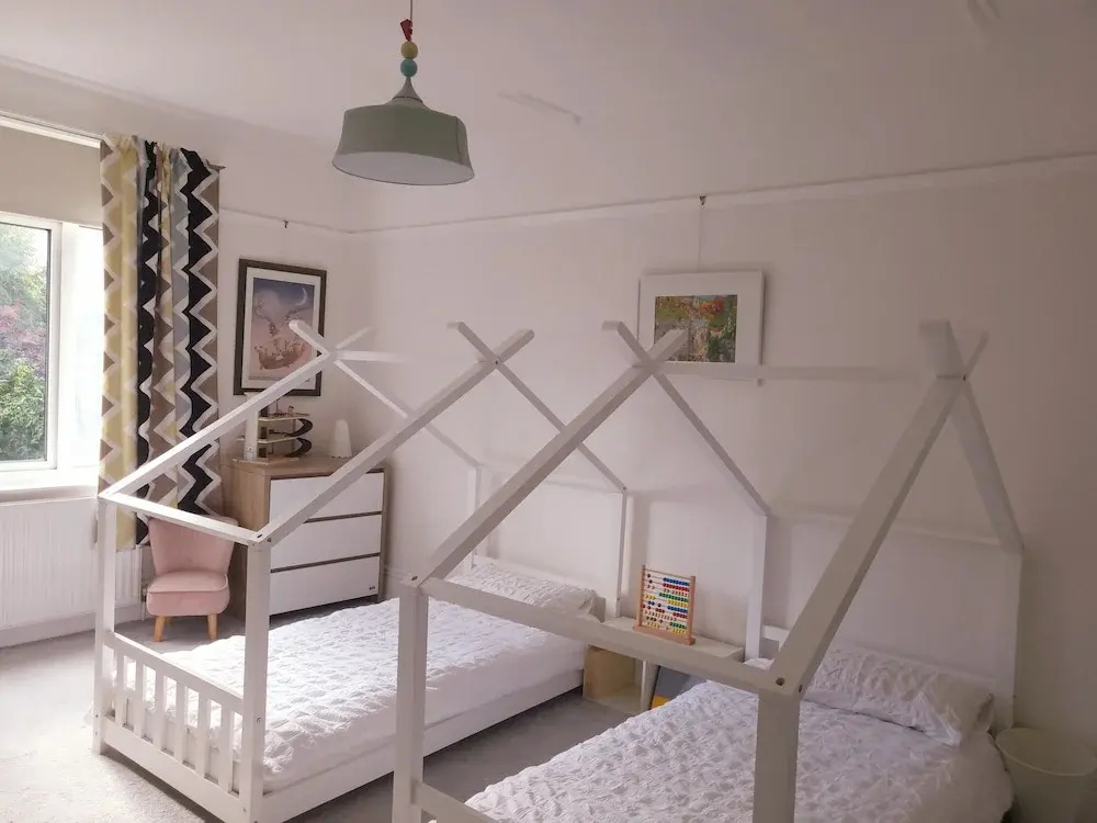 Remarkable 4-bed House in Sheffield