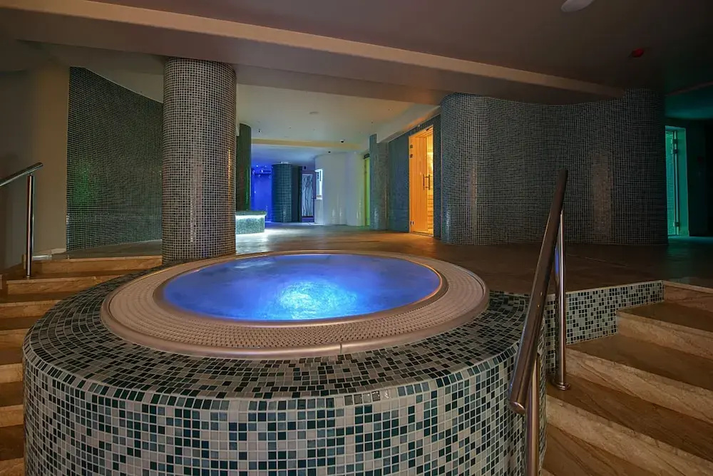 Lobby & Reception