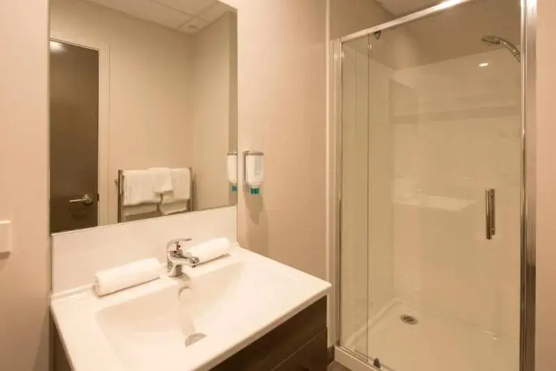 Ramada Suites by Wyndham Queenstown Remarkables Park - Chambres