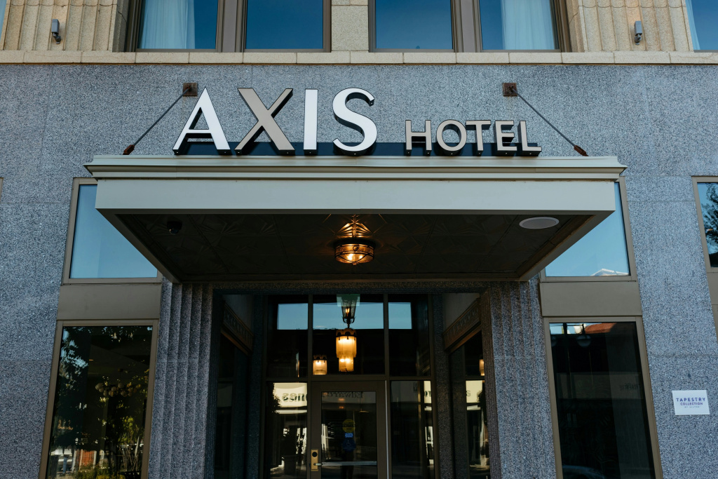 The Axis Moline Hotel, Tapestry Collection by Hilton
