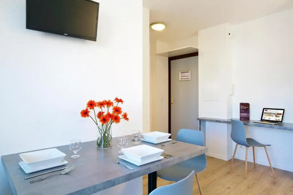 BRIT HOTEL Confort Lannion Centre Gare - Chambres