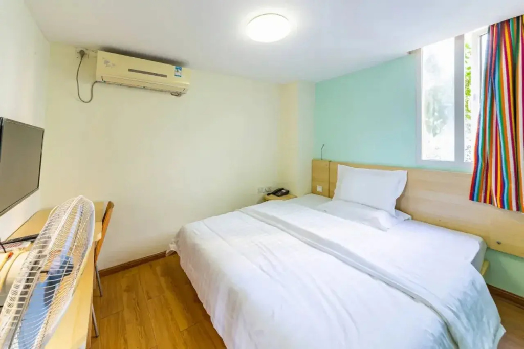 7Days Inn Chain Hotel (Guangzhou Beijing Road Gongyuanqian Subway Station) — фото