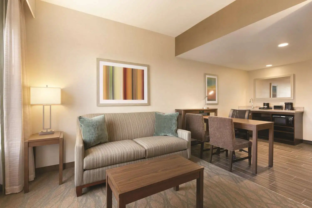 Embassy Suites by Hilton Akron Canton Airport - Chambres