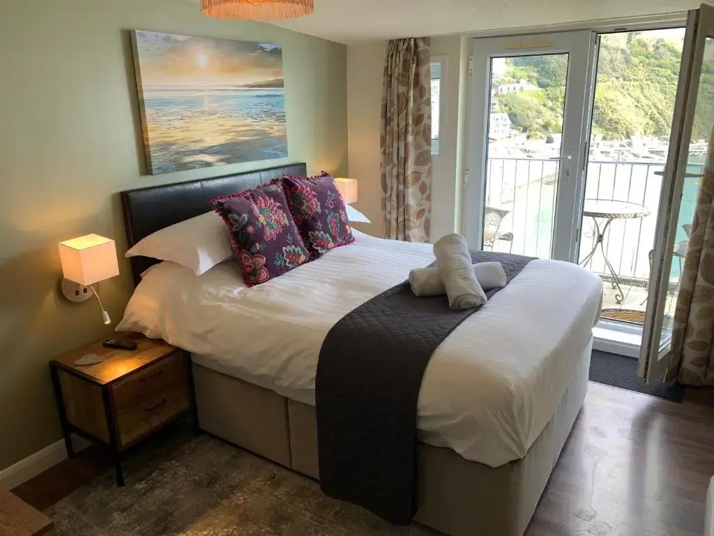 Standard Double room with balcony and with sea view (full double bed)