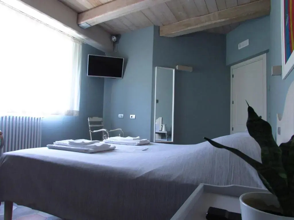 Standard Double room (full double bed)