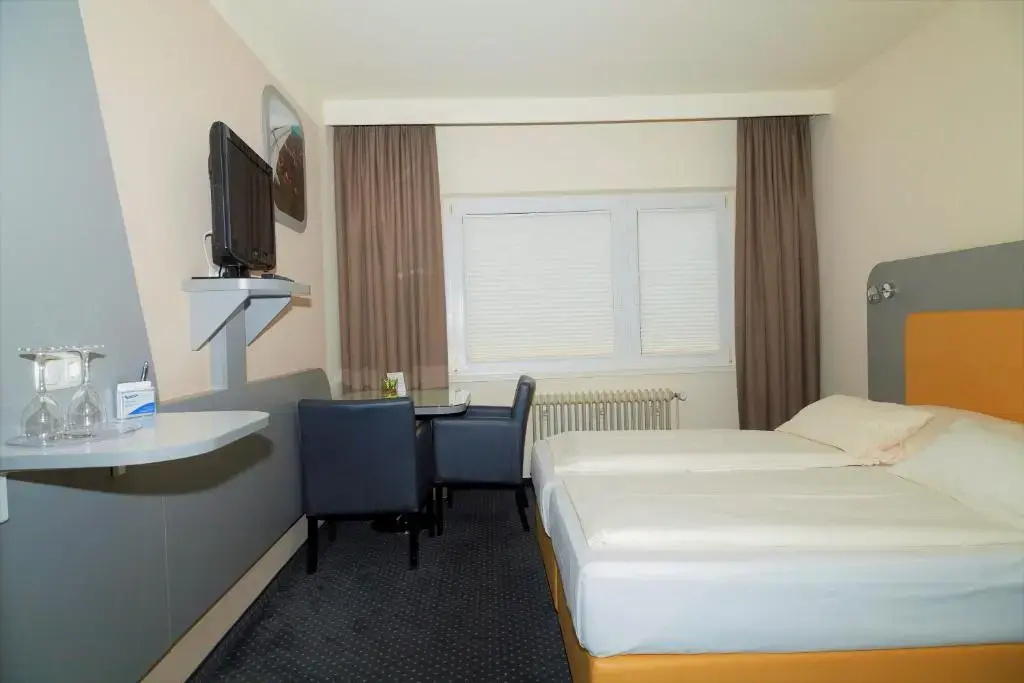 Standard Double room (full double bed)