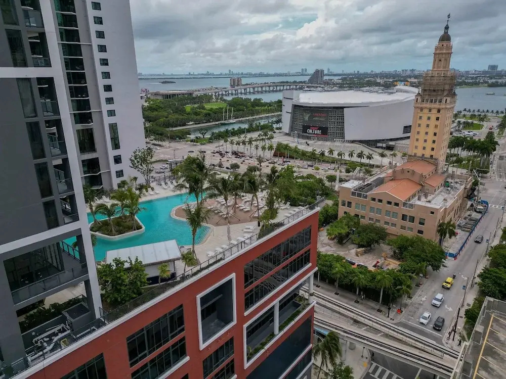 Bayside Breeze Downtown Luxury Tower Pool Gym