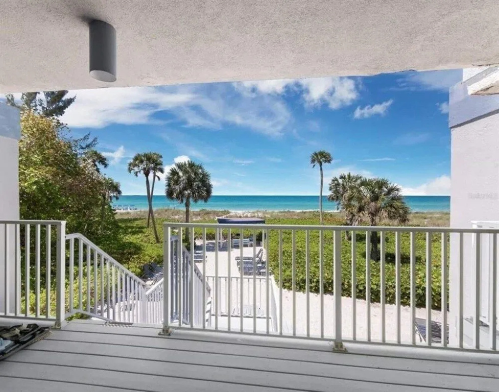 7th Heaven 1 Bedroom Condo by RedAwning