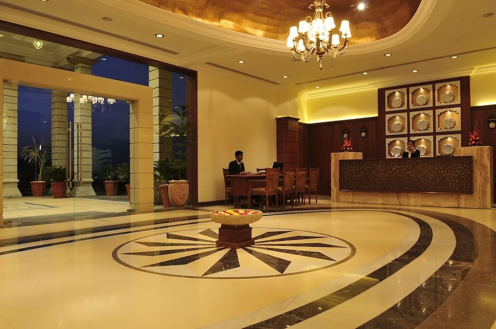 Lobby & Reception