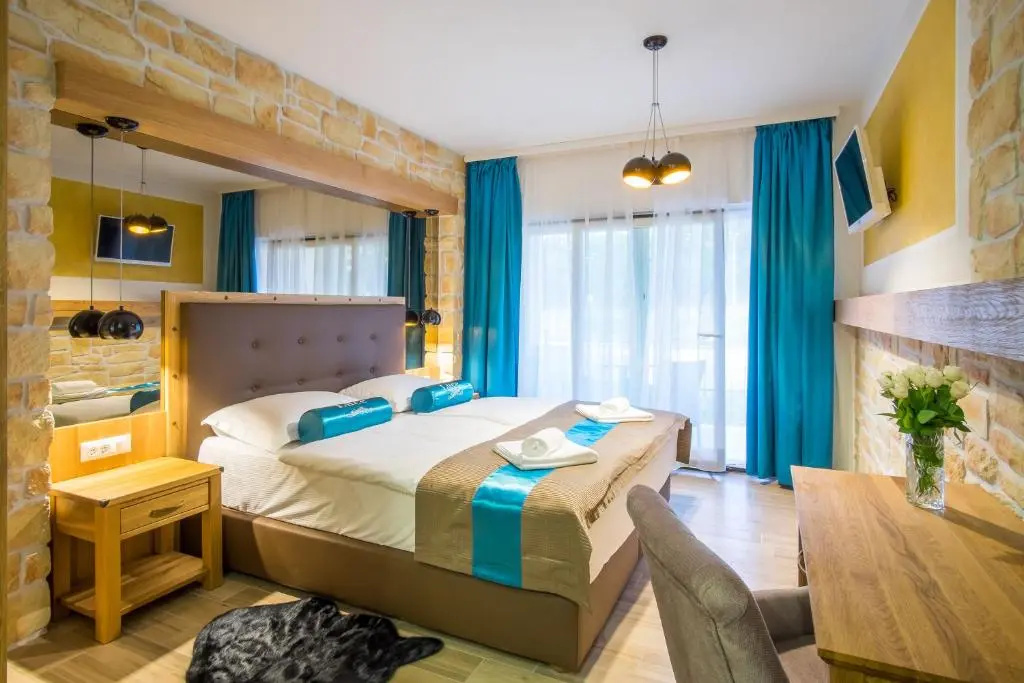 Deluxe Double room with balcony (full double bed)