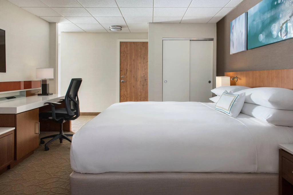 1 Bedroom Double Junior Suite with courtyard view (full double bed)